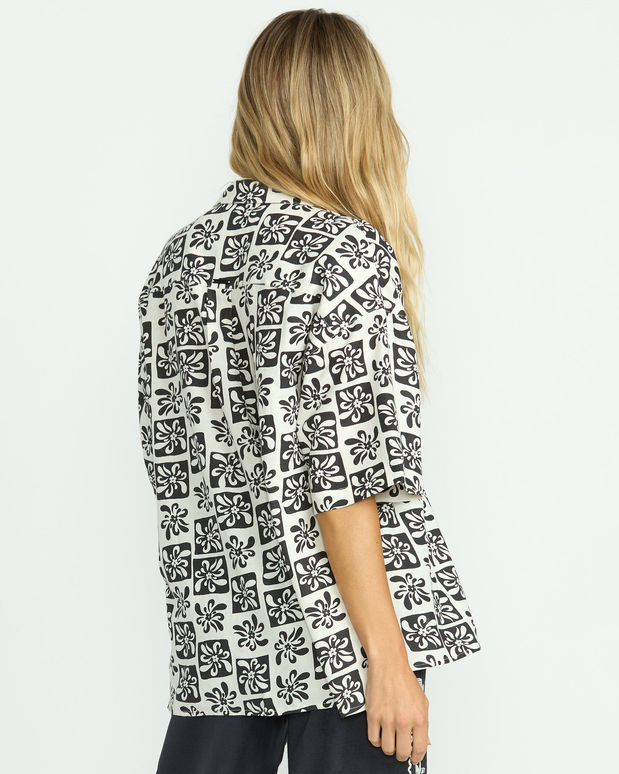 Beach Side Printed Short Sleeve Shirt - Black Sands